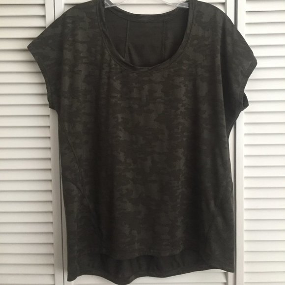 lululemon athletica Tops - SOLD Lululemon Outrun The Heat shirt fits sz 8/10